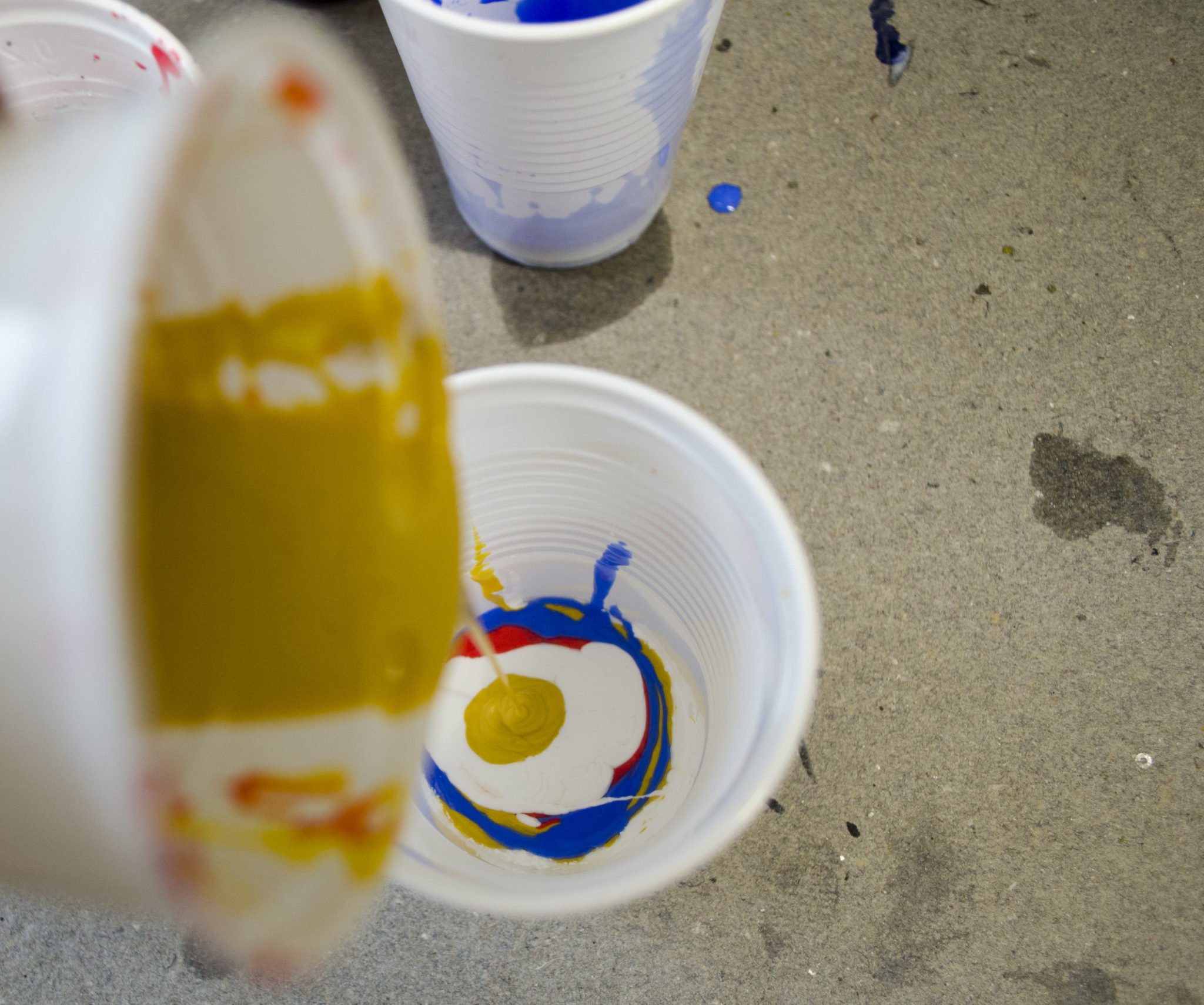 Dirty Pour vorbereiten für Abstrakte Acrylmalerei